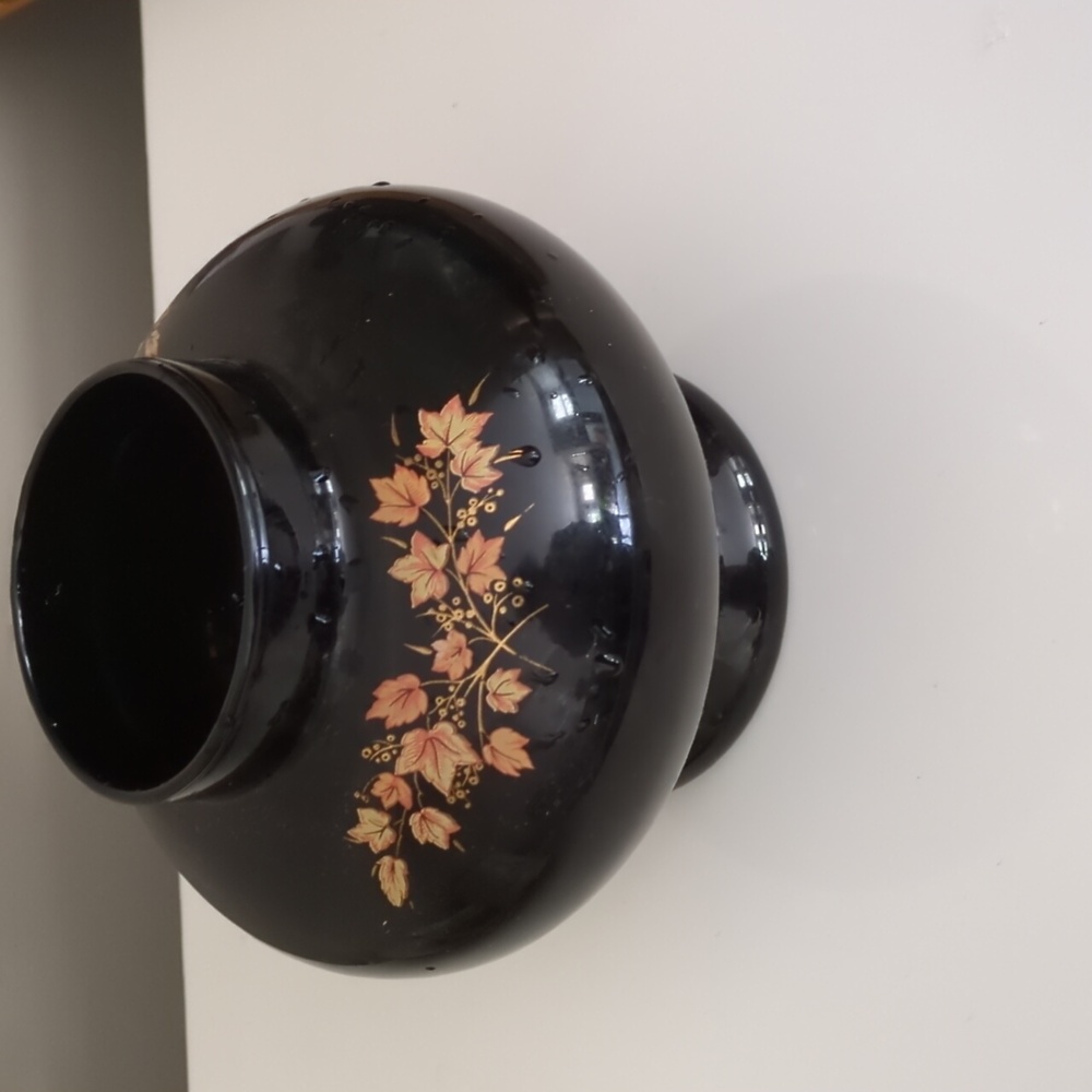 Maple Leaf Vase - Picture 2 of 5